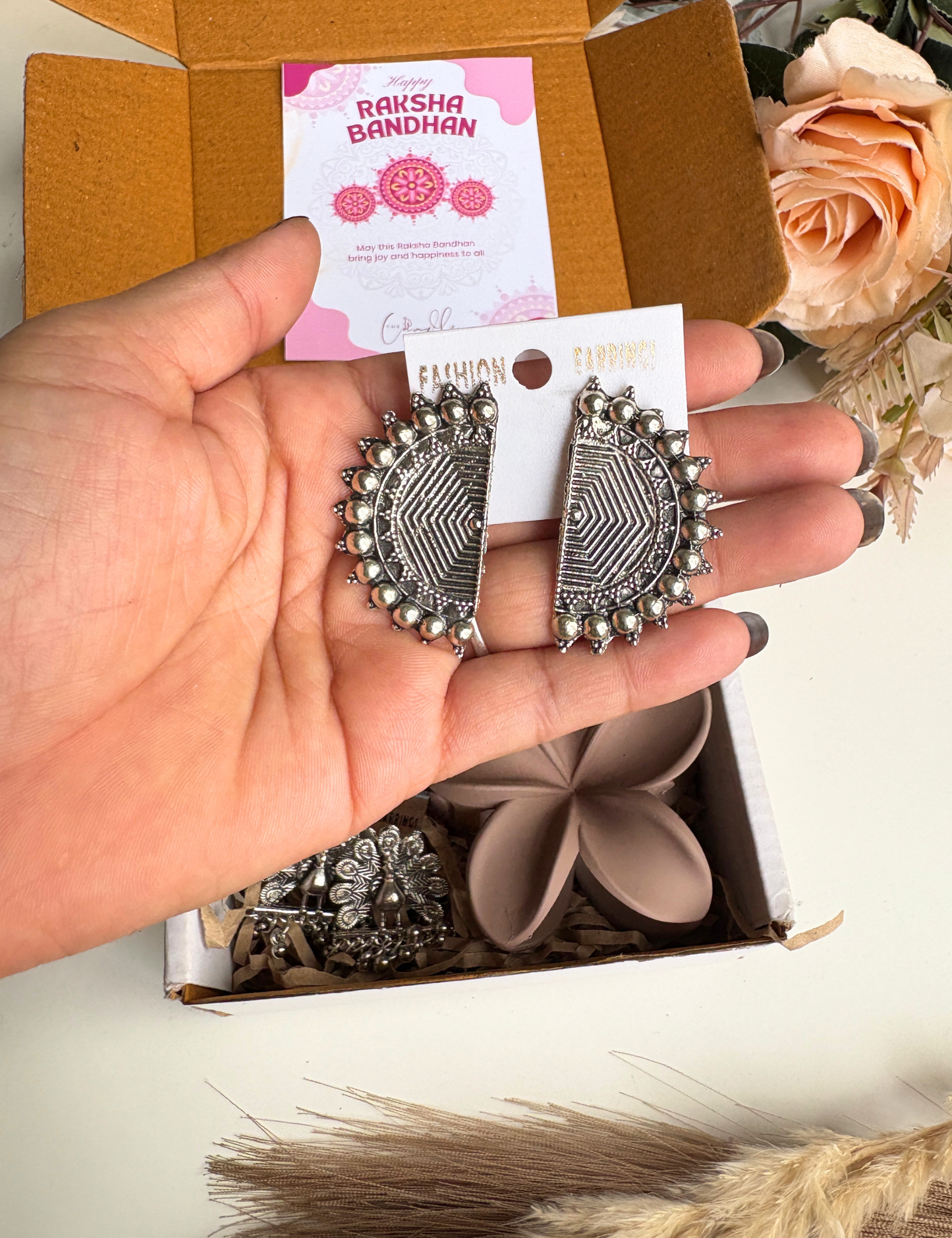 Premium Mini Raksha Bandhan Gift Hamper for Sister