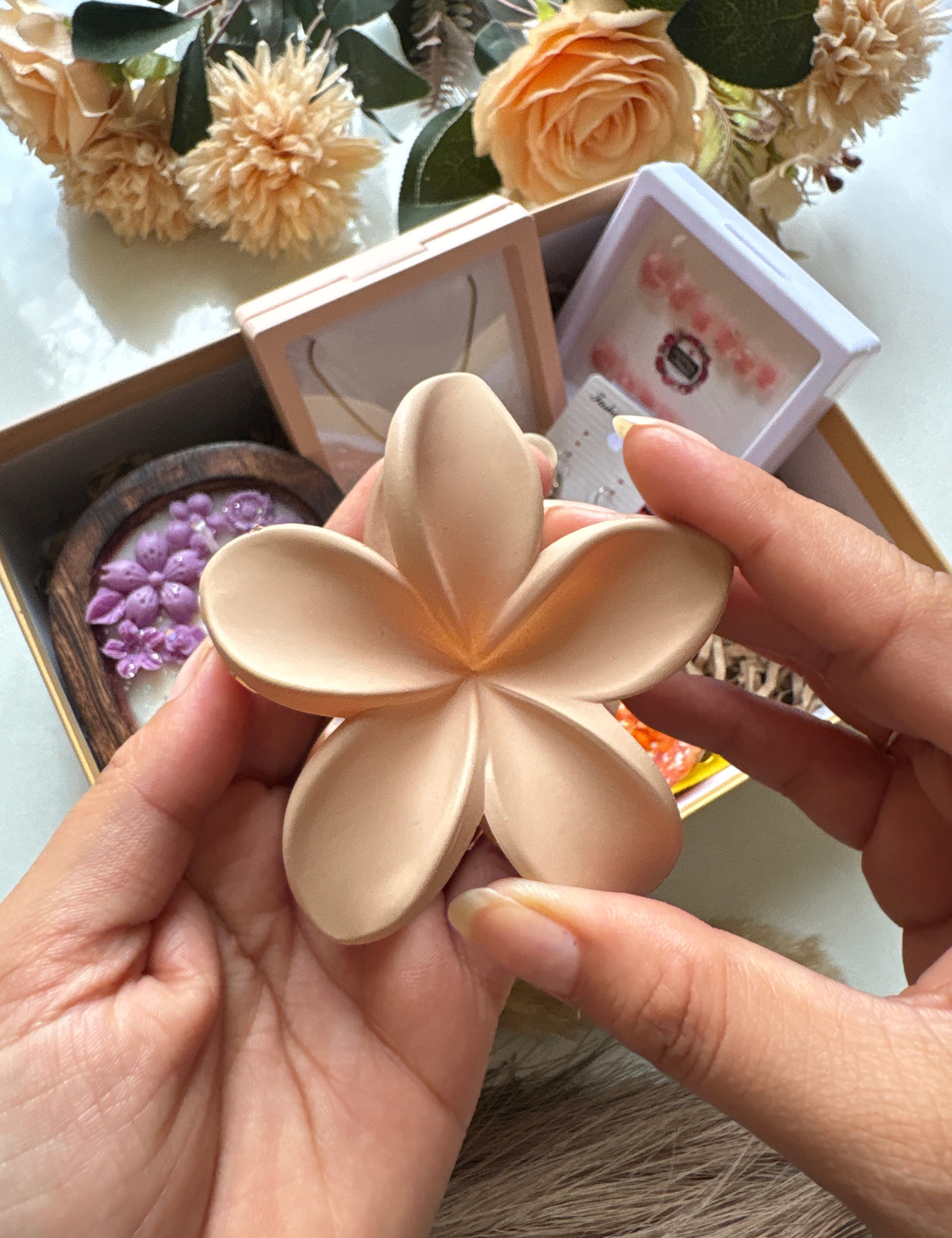 Premium Bhena Candle Hamper with Fashion Accessories