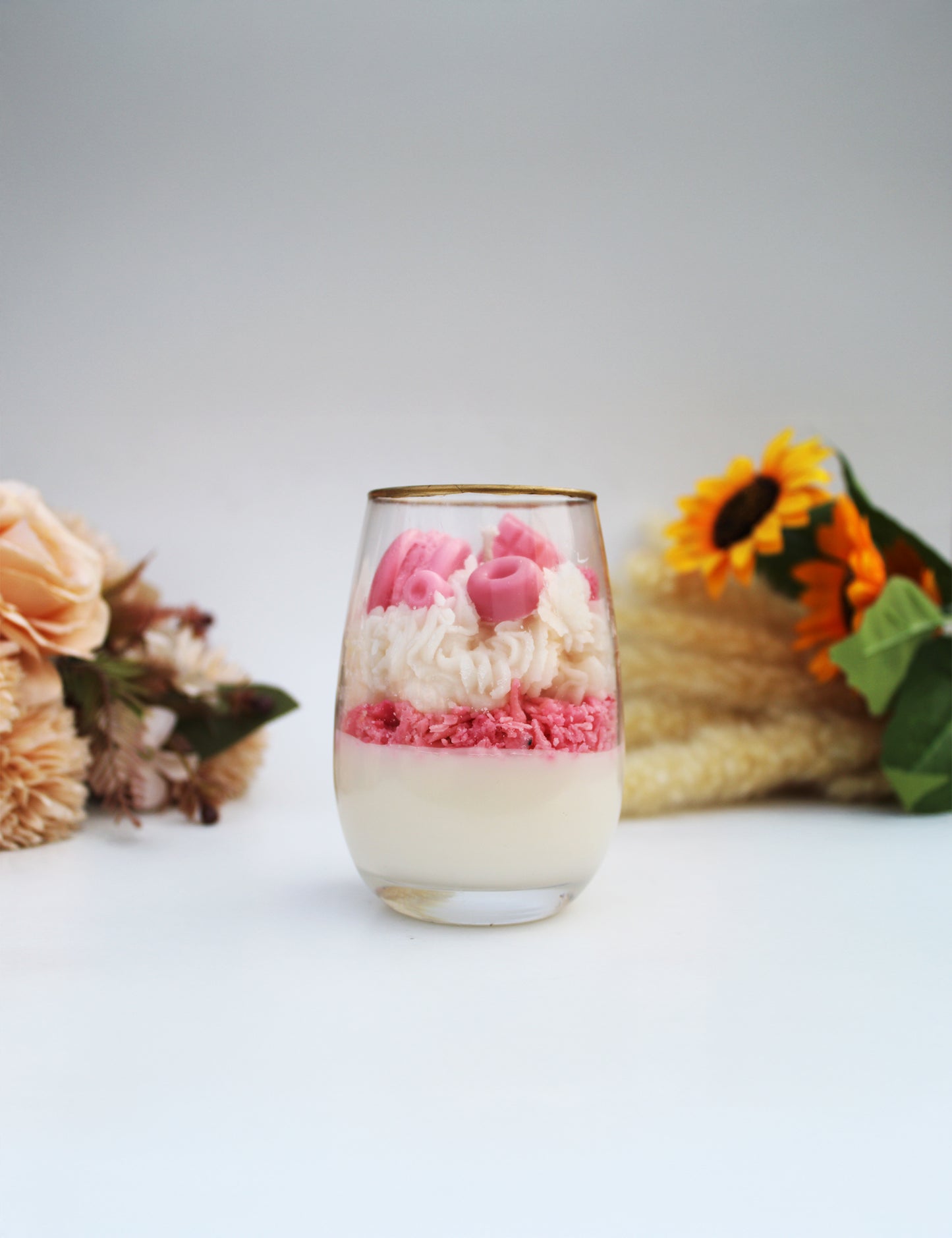 Strawberry desert jar candle - Designer Jar